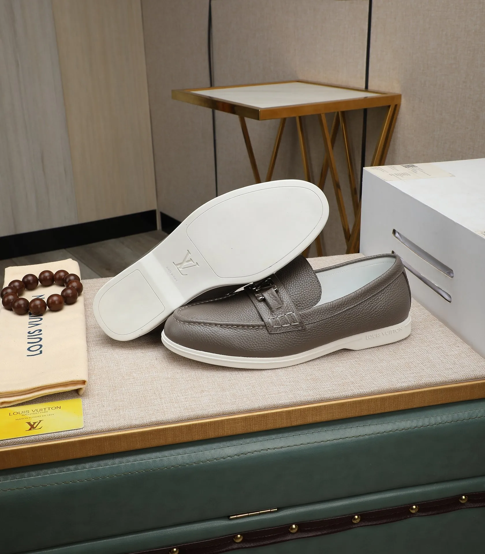 Men's shoes 💰560 📛📛【LOUIS VUITTON】Louis Vuitton 2024 official website synchronized new products 👟Milan fashion catwalk style 🇰🇾🇰🇾LV family logo, celebrity style, a must-have for fashionistas ⚠️First-layer calfskin ➕Genuine leather lining ➕Official website original version special outsole 👞Number 38-44